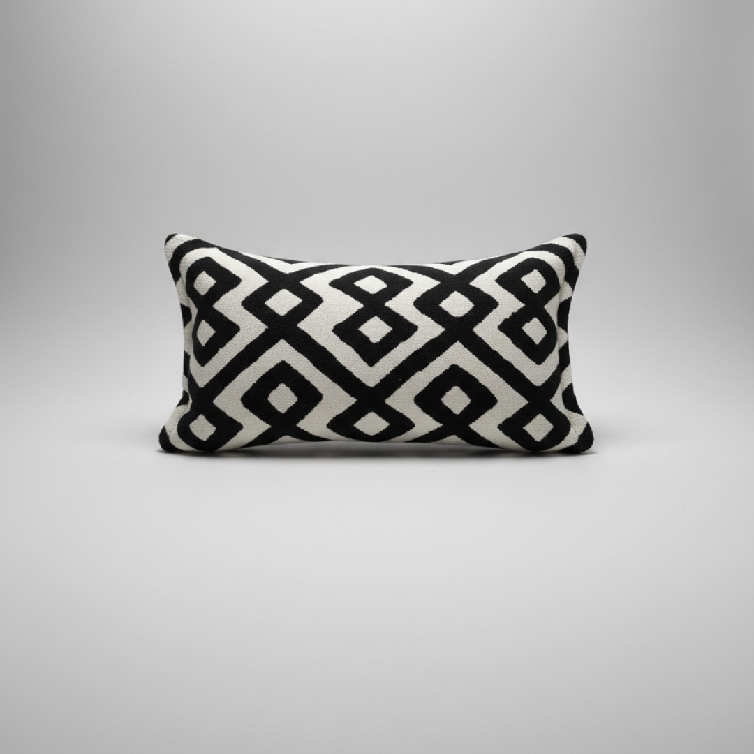 Almofada Decorativa Tecido Padrão Geométrico Preto e Branco Retangular