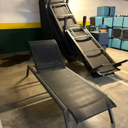 Espreguiçadeira exterior em metal e textilene