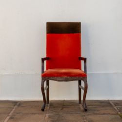 Cadeira Estofada Clássica em Veludo
