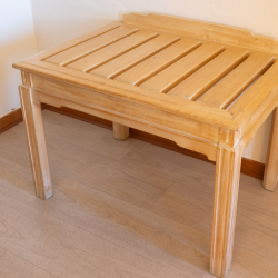 Porta malas de madeira clara