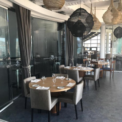 Conjunto de 2 cortinados pequenos em veludo sintético