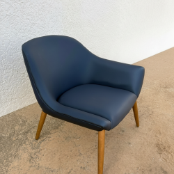 Cadeira em Eco Pele Azul com Braço Esquerdo