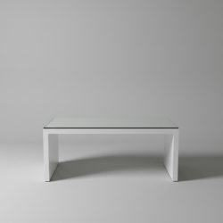 Mesa de centro branco em madeira com tampo de vidro