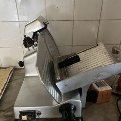 Cortadora de fiambres elétrica