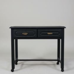 Secretária acabamento preto