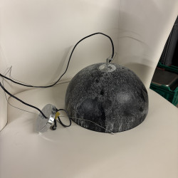 Candeeiro suspenso em tom pedra escura