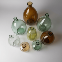 Conjunto de garrafas de vidro decorativas