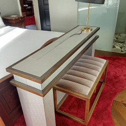 Aparador/consola de apoio cinzento com tomadas