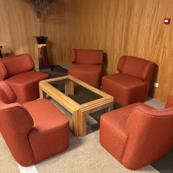 Mesa de centro em madeira e vidro