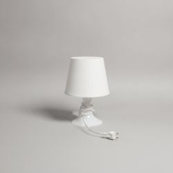Candeeiro de Mesa em Plástico Branco