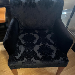 Poltrona moderna Preta em Veludo