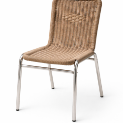 Cadeira em fibra sintética bege com estrutura metálica