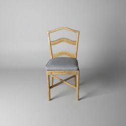 Cadeira de Bambu com Assento Cinza