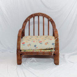 Cadeira com almofada floral