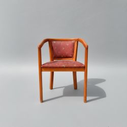 Cadeira de Madeira Estofada Padrão Rosa