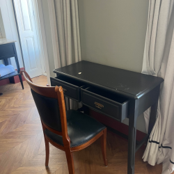 Secretária acabamento preto