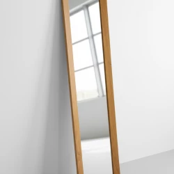 Espelho de parede com moldura em madeira