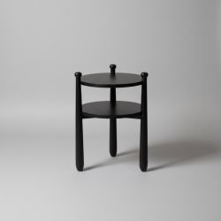 Mesa de Cabeceira em Madeira Preta c/Pés Torneados