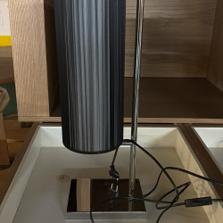 Luminária de Mesa com Cúpula Cilíndrica – Preto & Cromado