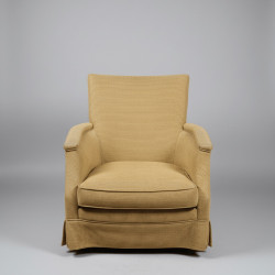 Cadeirão em tecido amarelo mostarda claro