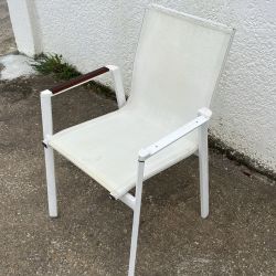 Cadeira de jardim branca