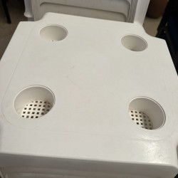 Mesa plástico empilhável de apoio piscina