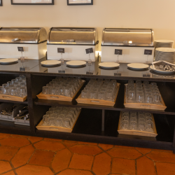 Móveis aparadores utilizados para buffet