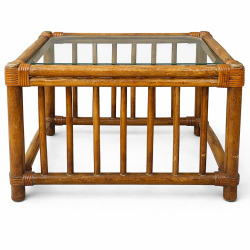 Mesa quadrada em madeira e vidro