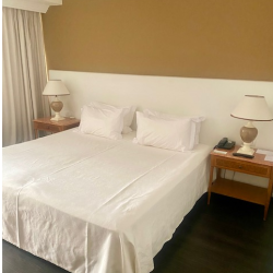 Cabeceira forrada a polipel branca