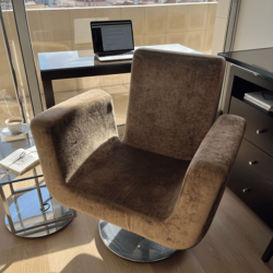 Poltrona com base giratória