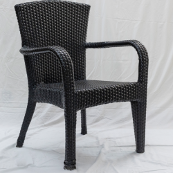 Conjunto de 4 cadeiras com braços em rattan sintético