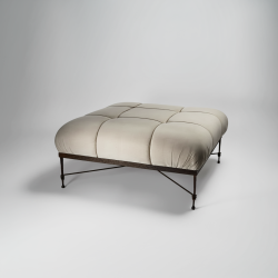 Pufe em Ferro Estofado Verde Claro