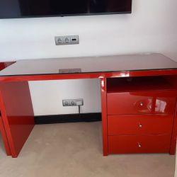 Secretária Vermelho com Tampo de Vidro