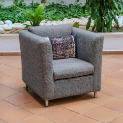 Poltrona Contemporânea em Tecido Cinzento