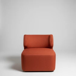 Poltrona contemporânea em tecido tijolo