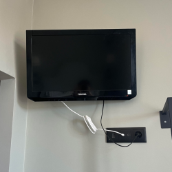 Conjunto Televisão Samsung + Suporte de Parede