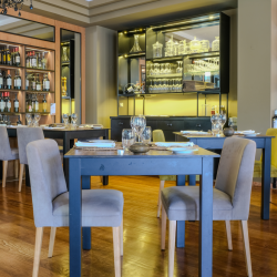 Mesa quadrada para 2 pessoas