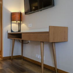 Secretária de madeira carvalho