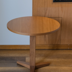 Mesa de Apoio Redonda em Madeira