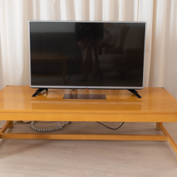 Mesa baixa em madeira