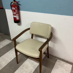 Cadeira com braços - Estrutura em Madeira & Assento Estofado