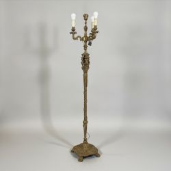 Candeeiro de Pé em Metal Dourado