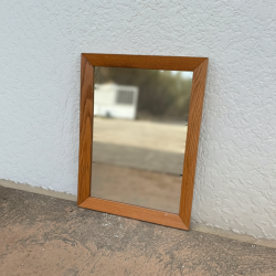 Espelho com Moldura em Madeira