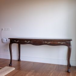 Mesa consola comprida em madeira