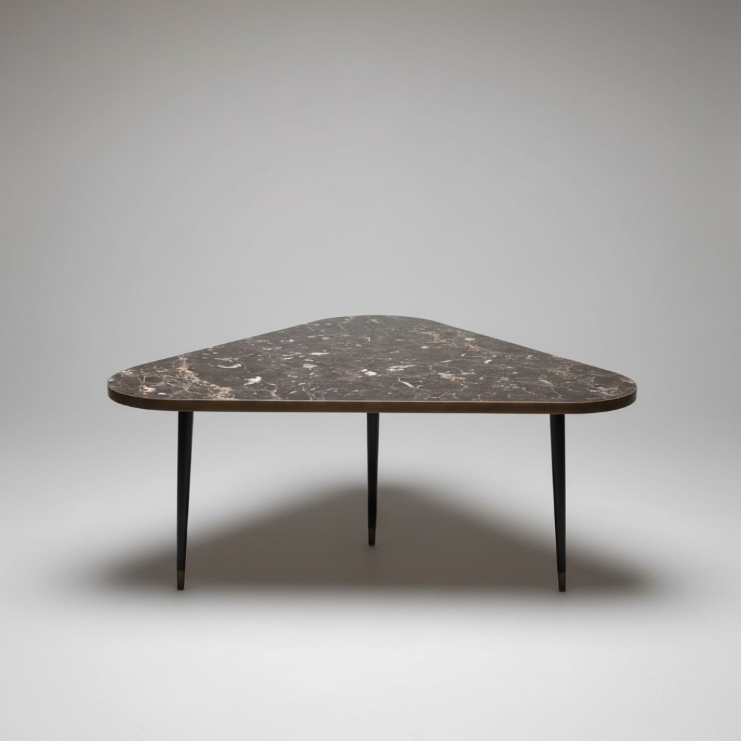 Mesa Triangular com Mármore Raiado